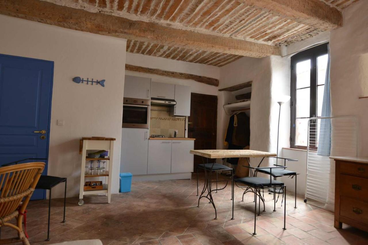 Appartement Studio De La Cheminee Et Studio De La Place à Sigonce Extérieur photo