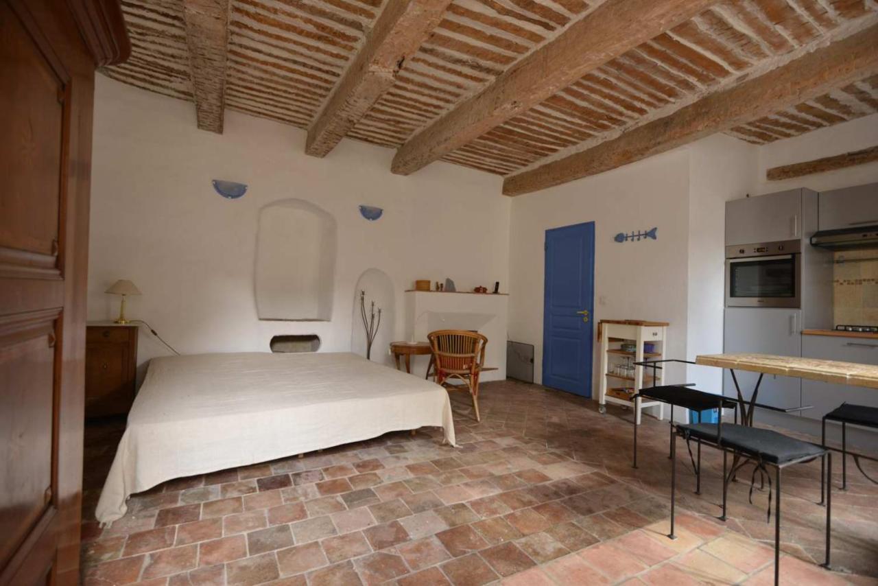 Appartement Studio De La Cheminee Et Studio De La Place à Sigonce Extérieur photo