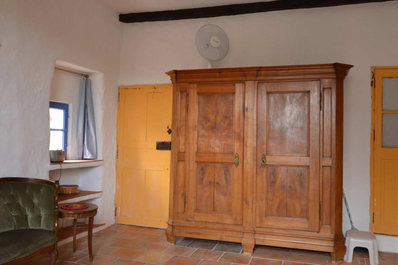 Appartement Studio De La Cheminee Et Studio De La Place à Sigonce Extérieur photo