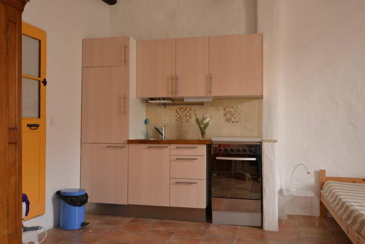 Appartement Studio De La Cheminee Et Studio De La Place à Sigonce Extérieur photo